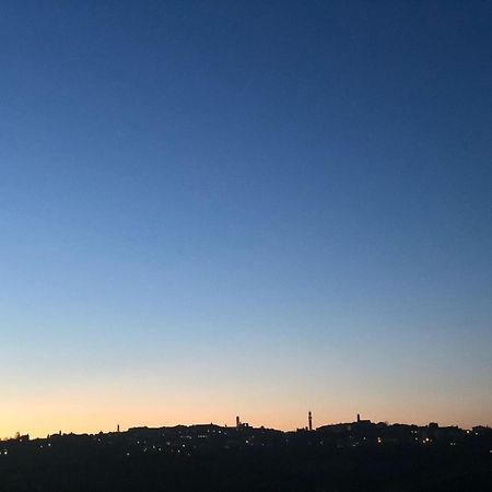 Agriturismo La Terrazza Sul Mangia Siena Eksteriør billede