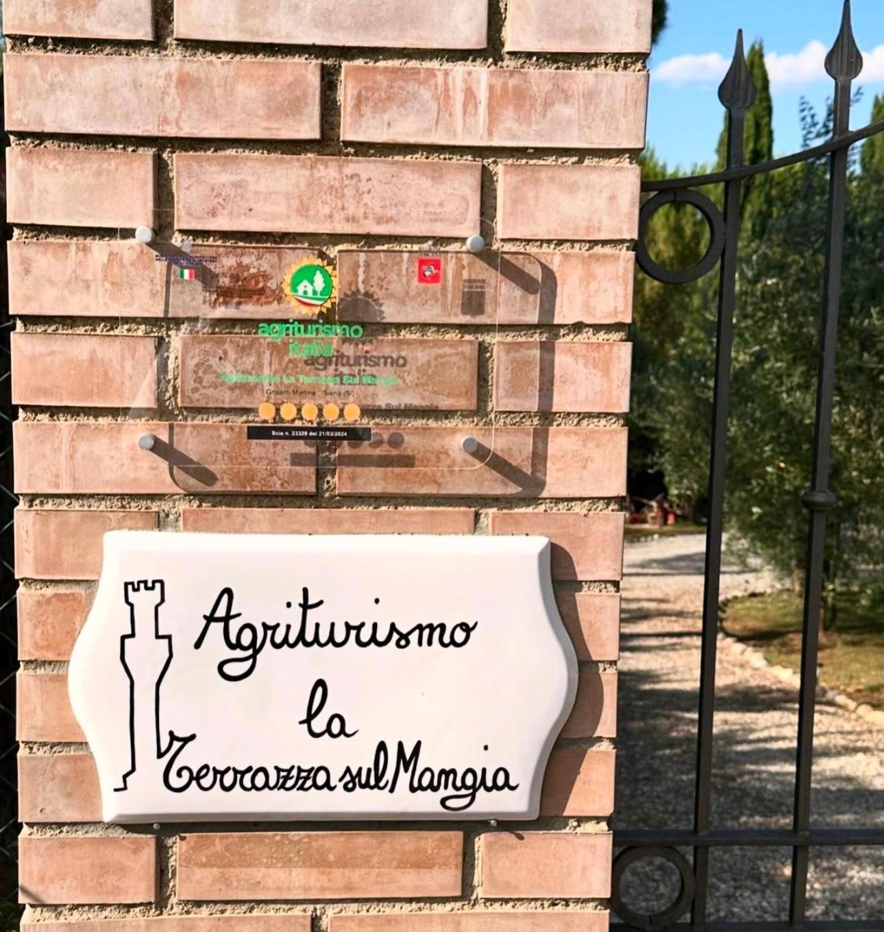 Agriturismo La Terrazza Sul Mangia Siena Eksteriør billede